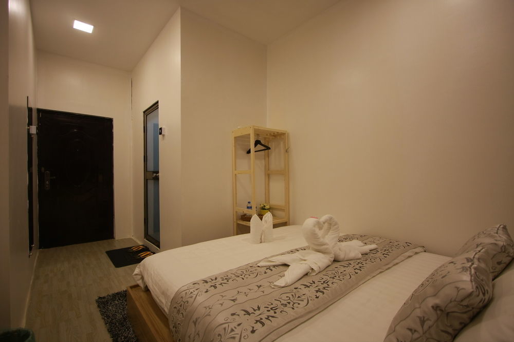 Check In @ Downtown Yangon Otel Dış mekan fotoğraf