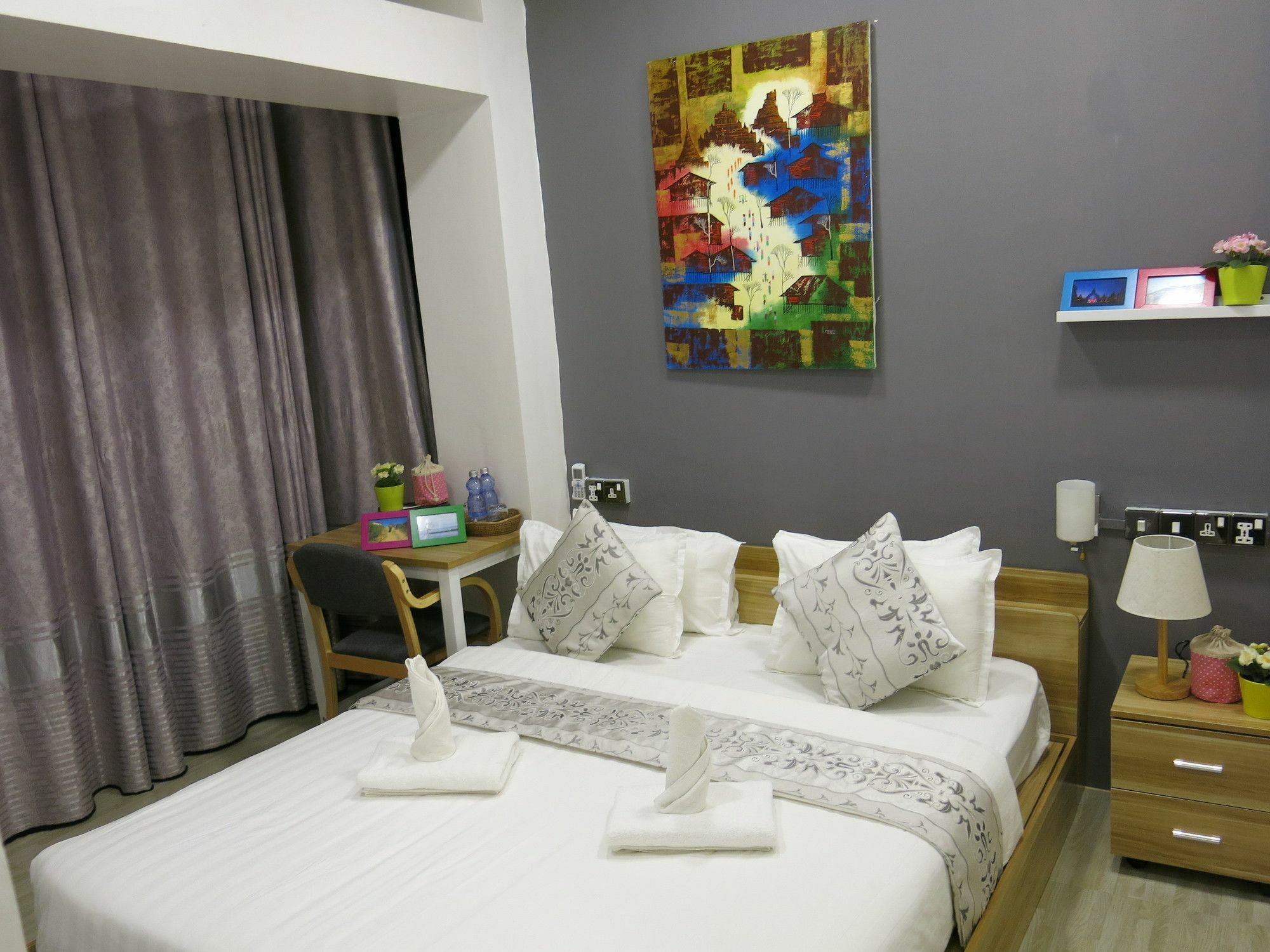 Check In @ Downtown Yangon Otel Dış mekan fotoğraf